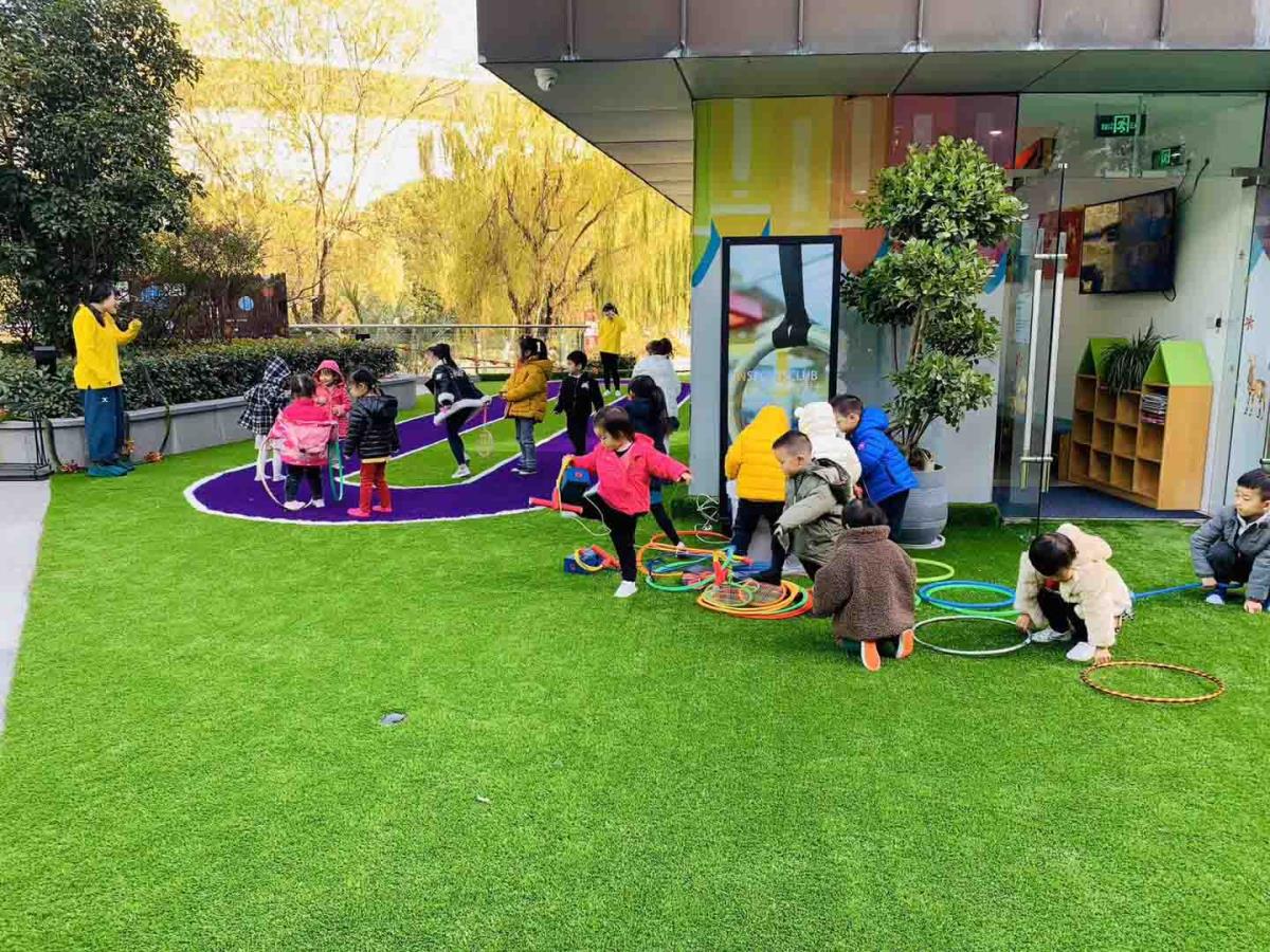图案百变的环保幼儿园人造草坪